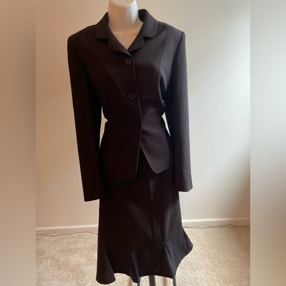 Beautiful business suit with skirt in perfect condition